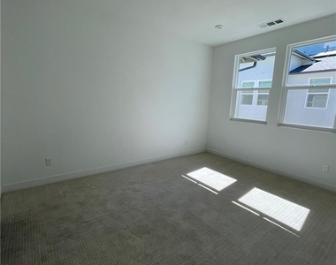 1230 W Bushell - Photo Thumbnail 12