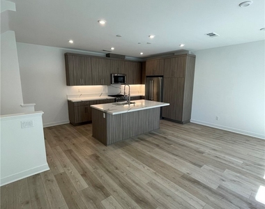 1230 W Bushell - Photo Thumbnail 9