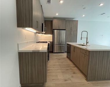 1230 W Bushell - Photo Thumbnail 5