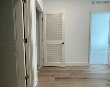 1230 W Bushell - Photo Thumbnail 11