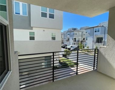 1230 W Bushell - Photo Thumbnail 19