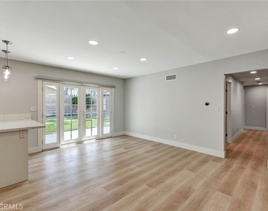 629 S Yorba - Photo Thumbnail 7