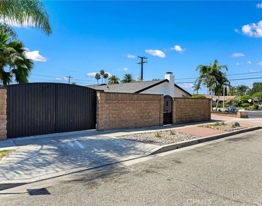 629 S Yorba - Photo Thumbnail 19