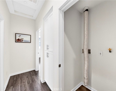 156 N Orange - Photo Thumbnail 38