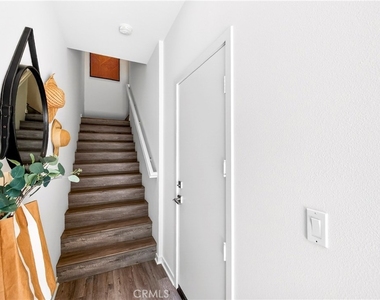 156 N Orange - Photo Thumbnail 3