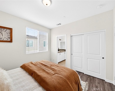 156 N Orange - Photo Thumbnail 26