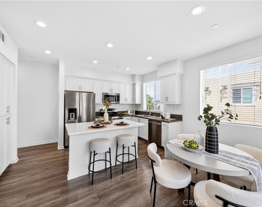 156 N Orange - Photo Thumbnail 9