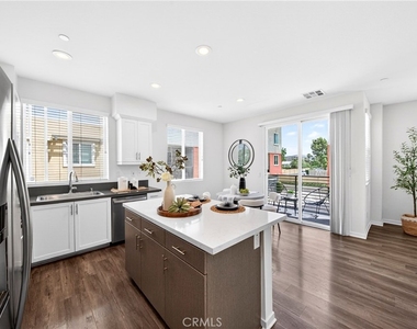 156 N Orange - Photo Thumbnail 5