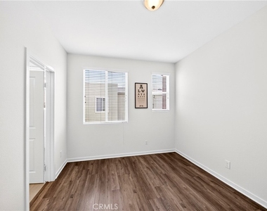 156 N Orange - Photo Thumbnail 32