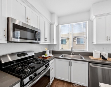 156 N Orange - Photo Thumbnail 6