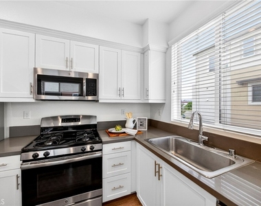 156 N Orange - Photo Thumbnail 7