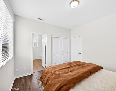 156 N Orange - Photo Thumbnail 27
