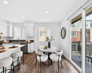 156 N Orange - Photo Thumbnail 12