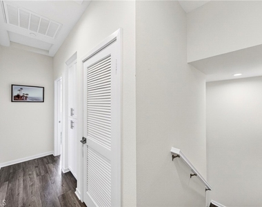 156 N Orange - Photo Thumbnail 37