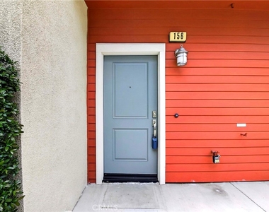 156 N Orange - Photo Thumbnail 2