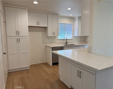 309 Russell - Photo Thumbnail 5