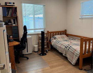 309 Russell - Photo Thumbnail 6