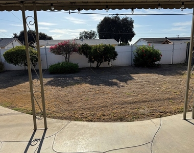 309 Russell - Photo Thumbnail 10