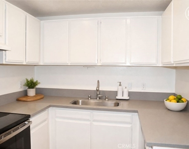 22733 Lakeway - Photo Thumbnail 9