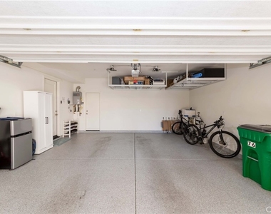 76 Painted Trellis - Photo Thumbnail 34