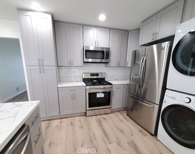 1338 1/2 S Cochran Avenue - Photo Thumbnail 2