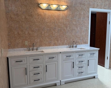 1555 Willow Glen Dr. - Photo Thumbnail 9