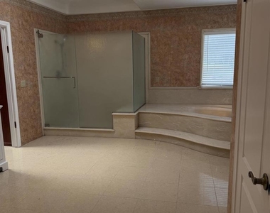 1555 Willow Glen Dr. - Photo Thumbnail 8