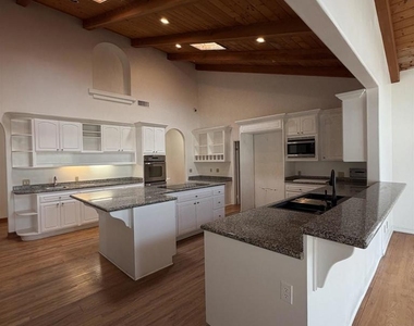 1555 Willow Glen Dr. - Photo Thumbnail 4