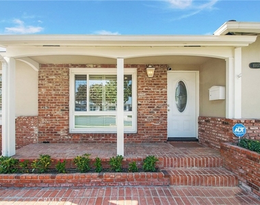 1007 S Cedar Avenue - Photo Thumbnail 1
