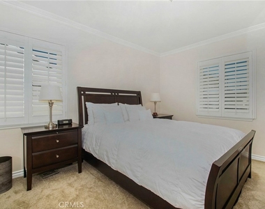 1007 S Cedar Avenue - Photo Thumbnail 6