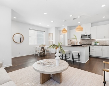 441 Potter Way - Photo Thumbnail 3