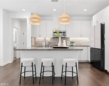 441 Potter Way - Photo Thumbnail 2