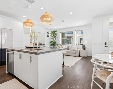 441 Potter Way - Photo Thumbnail 6