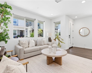 441 Potter Way - Photo Thumbnail 5