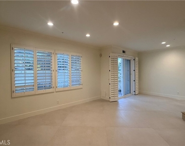 449 Ridgeway - Photo Thumbnail 2