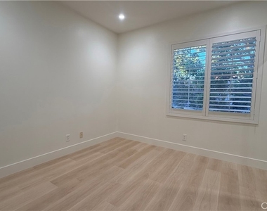 449 Ridgeway - Photo Thumbnail 10