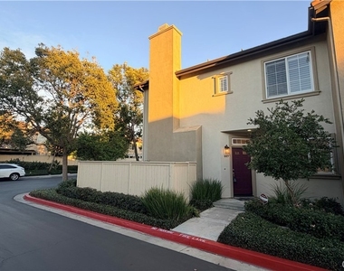 449 Ridgeway - Photo Thumbnail 1
