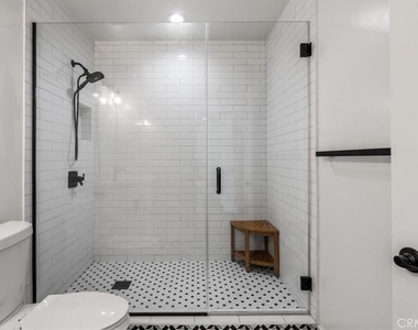 602 Douglas Street - Photo Thumbnail 20