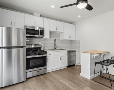 602 Douglas Street - Photo Thumbnail 10