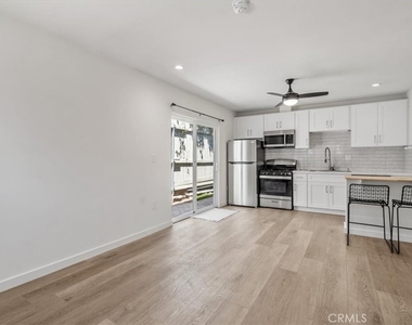 602 Douglas Street - Photo Thumbnail 6