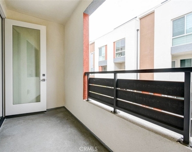 1814 E 1st Street - Photo Thumbnail 19
