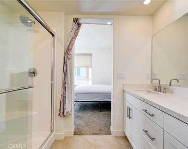 1814 E 1st Street - Photo Thumbnail 3