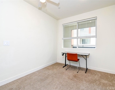 1814 E 1st Street - Photo Thumbnail 21