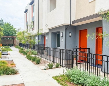 1814 E 1st Street - Photo Thumbnail 7