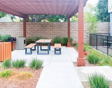 1814 E 1st Street - Photo Thumbnail 8