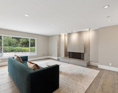 1818 Loyola Drive - Photo Thumbnail 5