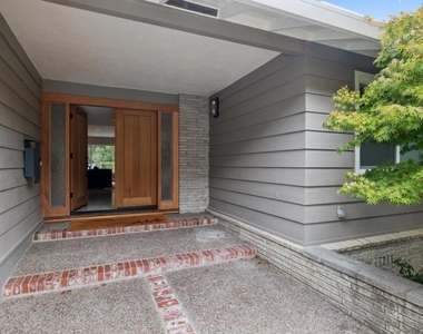 1818 Loyola Drive - Photo Thumbnail 1