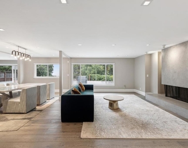 1818 Loyola Drive - Photo Thumbnail 4