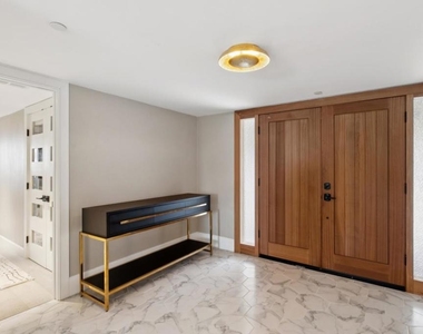 1818 Loyola Drive - Photo Thumbnail 3