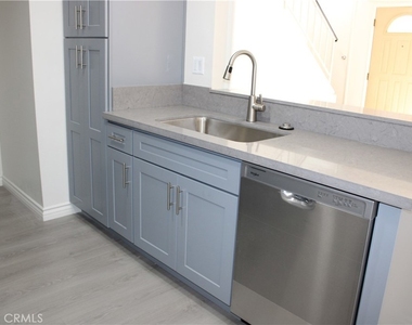 260 E Beverly Boulevard - Photo Thumbnail 4